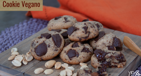 Receita: Cookie Vegano de Amendoim e Chocolate Chips