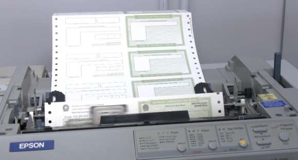 Cartório eleitoral atende por telefone e e-mail para regularizar títulos