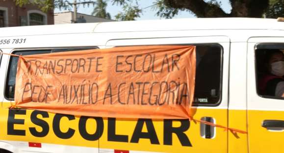 Cachoeira tem manifesto de transportadores escolares e de turismo