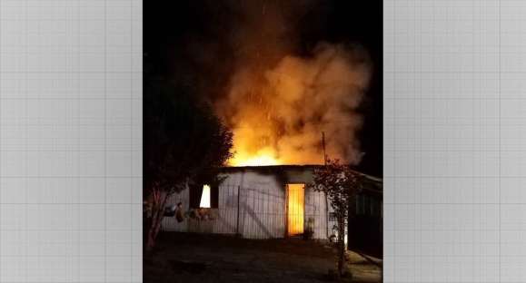 PMs salvam sete pessoas de incêndio em uma casa