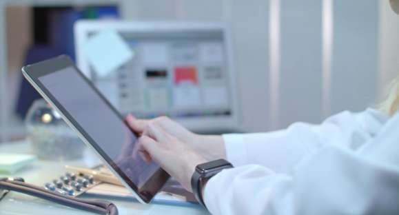 Receita eletrônica: plataforma permite prescrição de medicações pela internet