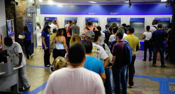 Governo transfere PIS/Pasep para o FGTS e permite saque de R$ 1.045