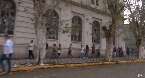 Movimento nas ruas de Cachoeira aumenta e filas são registradas