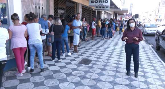 Processo seletivo gerou aglomeração na agência do Sine em Cachoeira