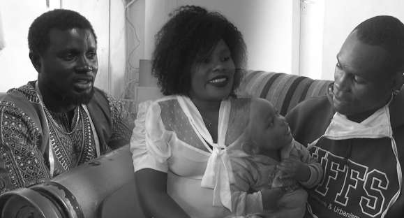 Imigrantes senegaleses e haitianos sofrem com a saudade dos parentes