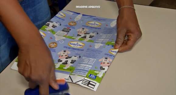 ‘Cachoeira sem Frestas’ usa caixas de leite para revestir paredes