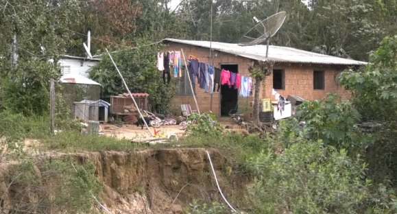 Mais de 1.300 famílias de Cachoeira vivem em áreas impróprias