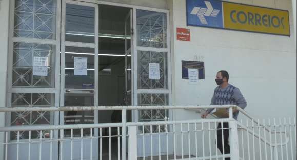 Funcionários dos Correios entram em greve por tempo indeterminado