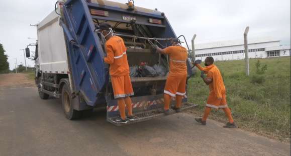 Garis apelam para cuidado com lixo contaminado