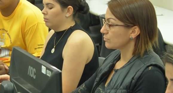 Entrevista a distância: busca por emprego exige cuidado com a imagem