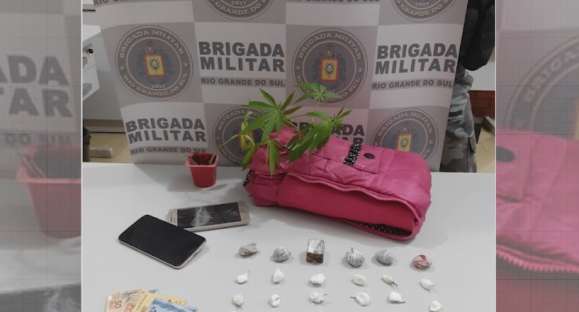 BM flagra três jovens com maconha e cocaína