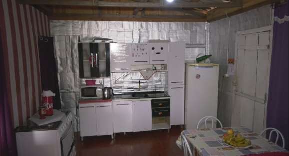 Cachoeirense reveste a própria casa com caixas de leite