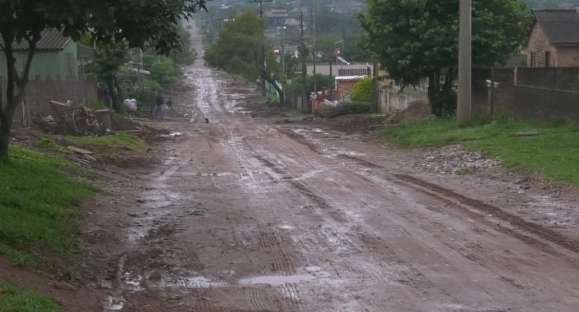 Moradores do bairro Noêmia sofrem com obra inacabada