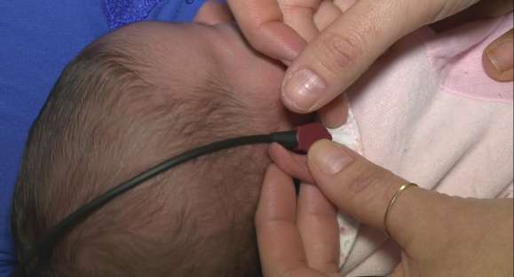 Teste da orelhinha pode ser decisivo no desenvolvimento da criança