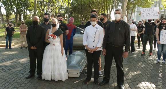 Promotores de eventos fazem carreata e pedem retomada de atividades