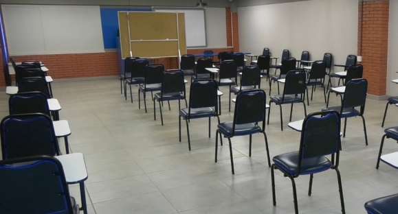 Justiça derruba exigências que impediam volta das aulas presenciais