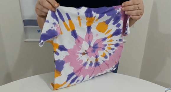 Tye-dye: aprenda a fazer estampa artesanal em roupas