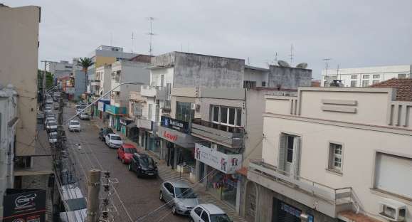 Baixas temperaturas ao amanhecer e sol entre nuvens marcam o tempo nesta quarta-feira