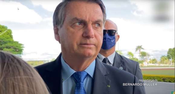 Bolsonaro se manifesta pela primeira vez sobre aprovação de vacinas