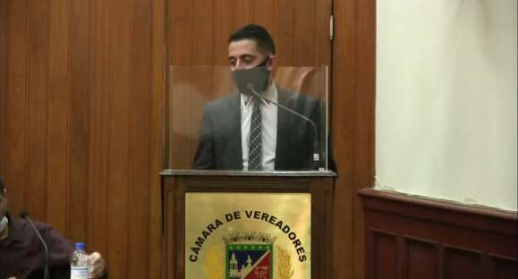 Vereadores dão primeiro passo para extinção do próprio 13º salário