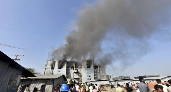 Incêndio atinge maior fabricante de vacinas do mundo; 5 estão mortos