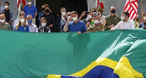 Brasil em última posição de ranking sobre resposta governamental à pandemia