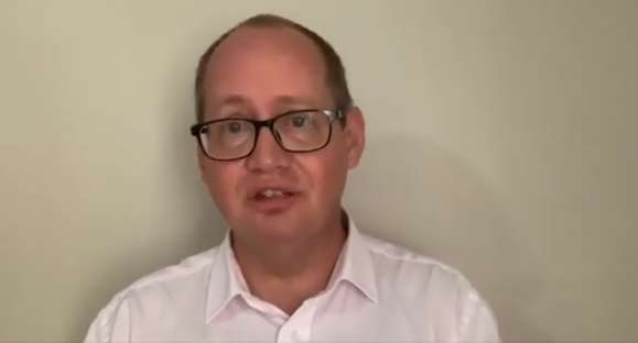 Governador Eduardo Leite interdita orla do litoral gaúcho