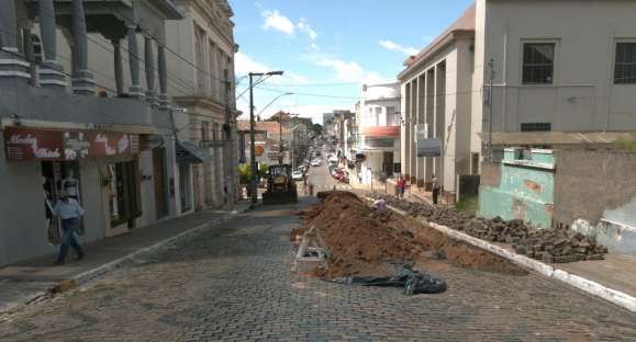Calçamento da Sete de Setembro será “montado da forma que estava”, diz Luciano Lara