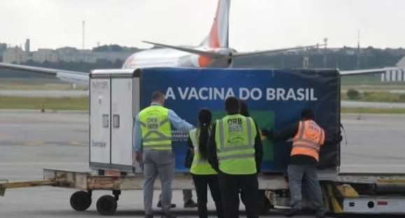5.600 litros de insumos da CoronaVac chegam a São Paulo