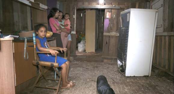 Famílias vivem em casas sem mínimas condições de habitação