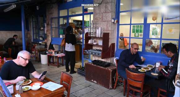 Com vacinação, Israel começa a liberar atividades
