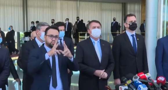 Governo Federal cria comitê para decisões sobre combate à covid-19