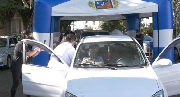 Drive-Thru vacina a partir dos 73 anos nesta sexta-feira