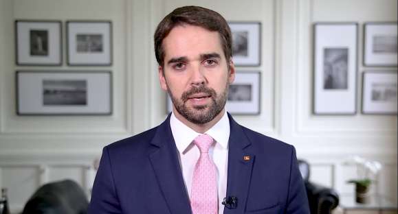 Eduardo Leite se pronuncia sobre pedido de Jair Bolsonaro para tirar autonomia dos estados