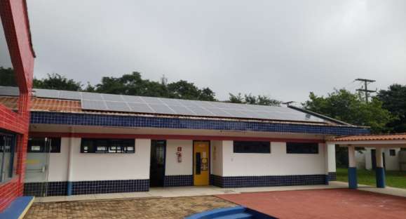 Placas fotovoltaicas são instaladas na Escola Marisa Timm Sari