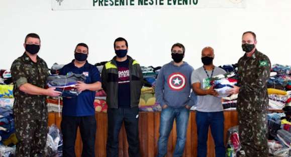 Campanha do 3º BEComb arrecada agasalhos e alimentos