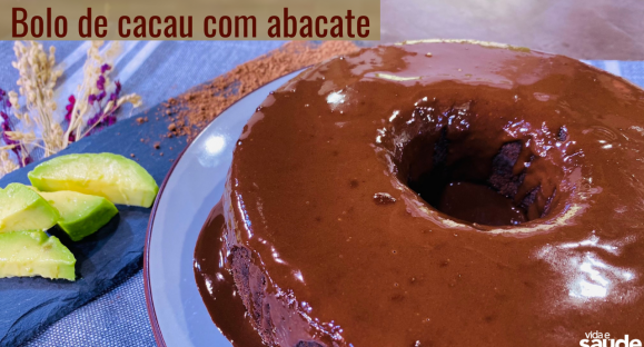 Receita: Bolo de Cacau com Abacate