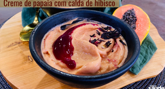 Receita: Creme de Papaia com Calda de Hibisco