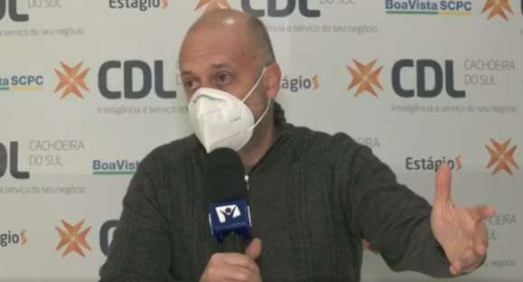 “A fiscalização não deveria se dirigir às empresas, mas para onde o contágio efetivamente está acontecendo”, questiona Herzog