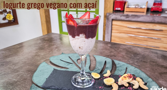 Receita: Iogurte grego vegano com açaí